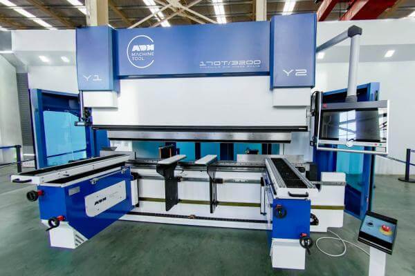 6. Hydraulic synchronous CNC press brake WAD-170T-3200